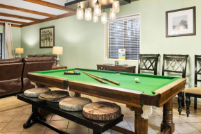 Fall into all the Smokies have to offer in this great mountain escape-Over 1500 Square Feet and Sleeps 9